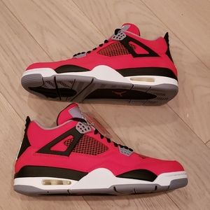 Air Jordan 4 Retro "Toro Bravo"